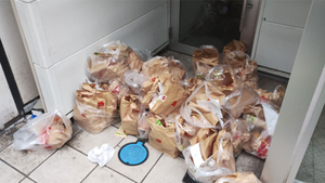 “포켓몬 카드만 필요해” 일본 맥도날드 버려진 햄버거 더미로 몸살