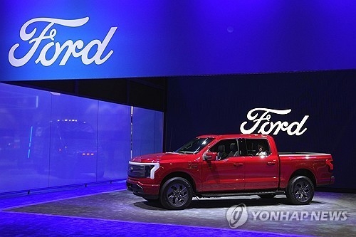 미국 포드자동차의 ‘F-150 라이트닝’ 픽업트럭. EPA 연합뉴스.