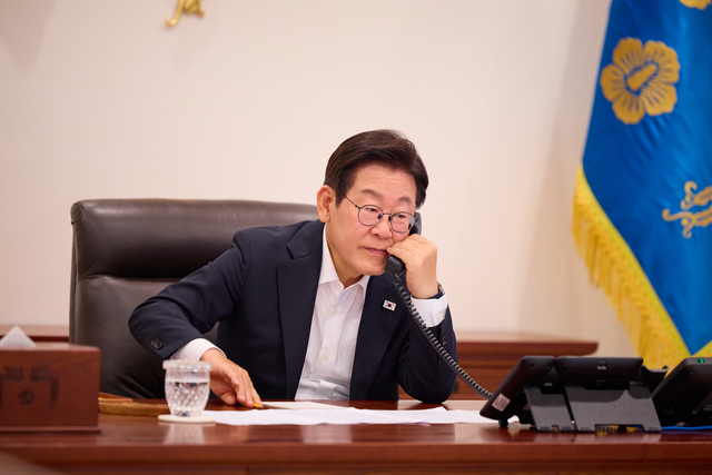 네덜란드 총리와 통화