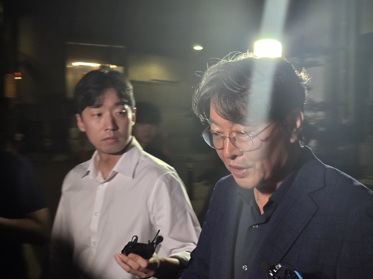 민주당 탈당 이춘석, 경찰 조사서 ‘주식 차명거래’ 혐의 인정