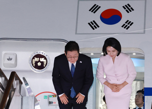 美서 돌아온 李대통령, 與·野대표와 회동 추진