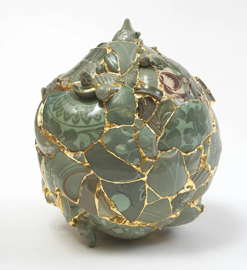 이탈리아 갤러리 마시모데카를로가 선보이는 이수경 조각가의 ‘번역된 꽃병(Translated Vase·2019)’.  프리즈 서울 제공