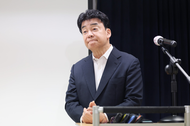 백종원 더본코리아 대표가 지난 3월 서울 서초구 스페이스쉐어 강남역센터에서 열린 첫 정기 주주총회에 참석해 있다. 연합뉴스