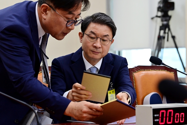 이억원 금융위원장 후보자가 2일 오전 국회 정무위원회에서 열린 인사청문회에 참석해 있다. 문호남 기자