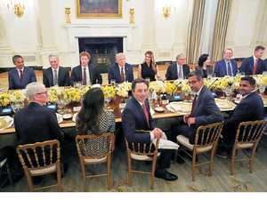 트럼프, 북·중·러 밀착에… “러 원유 구매중단·상당한 반도체 관세”