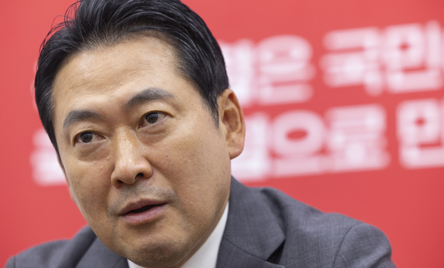 국민의힘 장동혁 대표가 지난 5일 국회 내 대표실에서 연합뉴스와 인터뷰를 하고 있다.