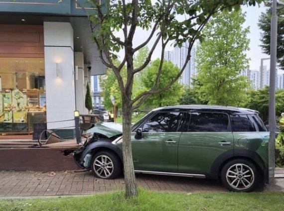 경기 화성 동탄신도시 차량 돌진 사고 현장. 경기도소방재난본부 제공