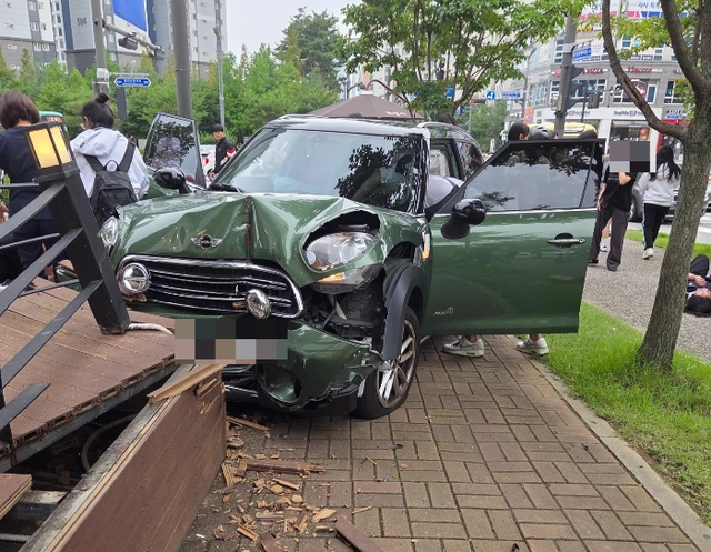 경기 화성 동탄신도시 차량 돌진 사고 현장. 경기도소방재난본부 제공