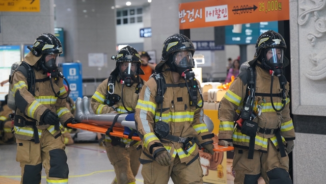 경북소방본부가 ‘2025 APEC 정상회의’를 앞두고 실시한 긴급구조 종합훈련. 경북도청 제공