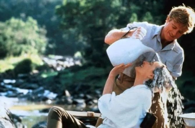 로버트 레드퍼드와 메릴 스트리프가 주연한 영화 ‘아웃 오브 아프리카’의 한 장면. 자료사진