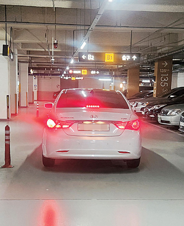 아버지가 사 주신 차. 탁송으로 떠나는 마지막 뒷모습.