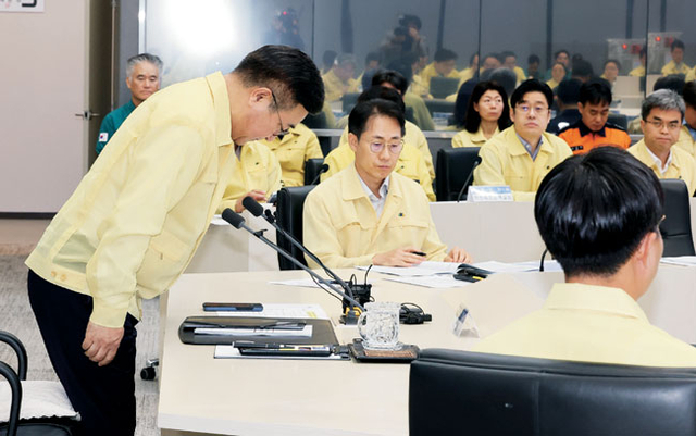 고개숙인 행안장관