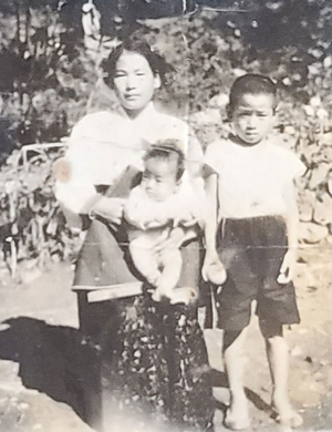 소 키워 육남매 공부시킨, 쩍쩍 갈라진 손으로 쓰담던 어머니[그립습니다]