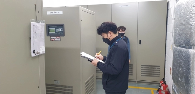 데이터센터 UPS실 합동점검. 서울시청 제공