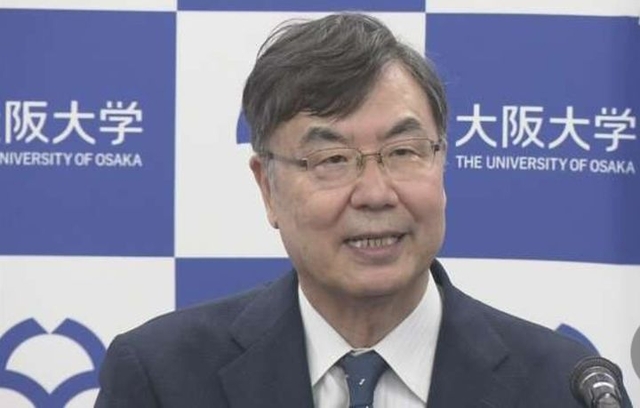 올해 노벨 생리의학상 수상자 중 한 명인 사카구치 시몬(坂口志文) 오사카대 명예교수(74)가 6일 오사카대에서 기자 회견을 갖고 있다. NHK 뉴시스