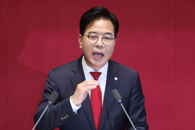 송언석 국민의힘 원내대표가 지난달 10일 서울 여의도 국회에서 열린 본회의에서 교섭단체 대표 연설을 하고 있다. 연합뉴스