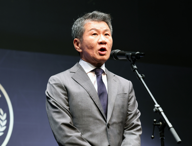 정몽규 대한축구협회 회장이 지난달 16일 오전 서울 종로구 아산정책연구원에서 열린 제2회 K리그 명예의 전당 헌액식에서 축사를 하고 있다. 뉴시스