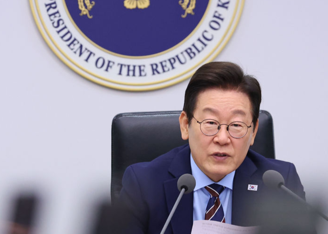 이재명 대통령이 2일 서울 용산 대통령실 청사에서 열린 수석보좌관회의에서 발언하고 있다. 대통령실통신사진기자단