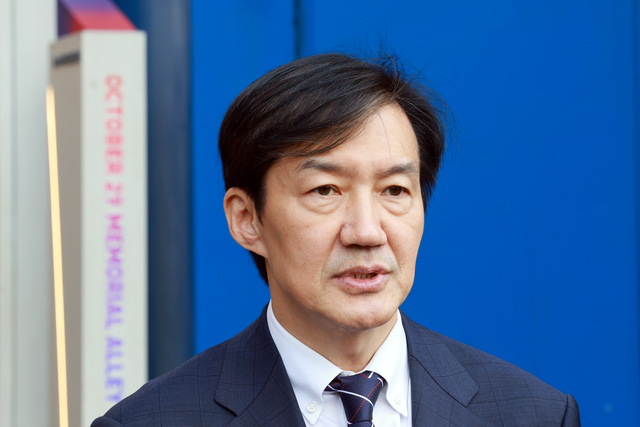 조국 조국혁신당 비상대책위원장이 1일 서울 용산구 이태원 10.29 기억과 안전의 길을 방문해 헌화한 뒤 발언하고 있다. 연합뉴스