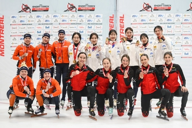 여자 쇼트트랙 대표팀은 12일(한국시간) 캐나다 퀘벡주 몬트리올의 모리스 리처드 아레나에서 열린 2025-2026 ISU 쇼트트랙 월드투어 1차 대회 여자 3000m 계주에서 금메달을 합작했다. AP뉴시스