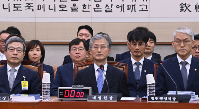 조희대 대법원장이 13일 오전 국회에서 열린 법제사법위원회의 대법원에 대한 국정감사에서 인삿말을 하고 있다. 2025.10.13. 곽성호기자