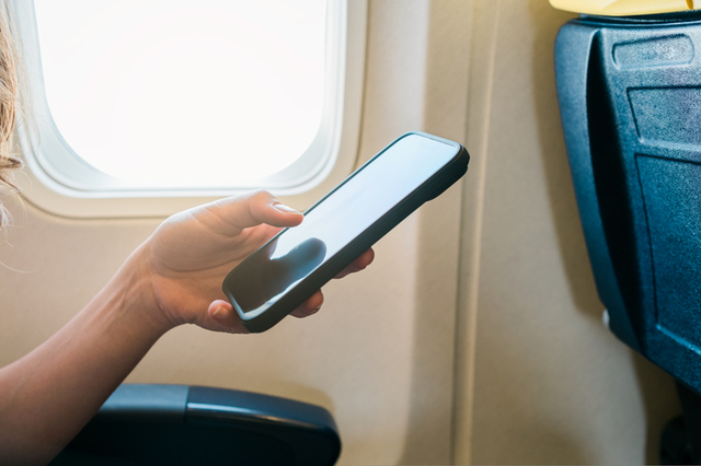 기내 휴대전화 사용. 게티이미지뱅크