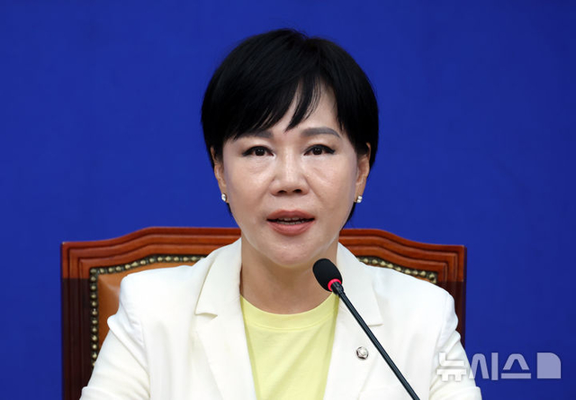 전현희 더불어민주당 수석최고위원이 지난 9일 서울 여의도 국회에서 현안 기자간담회를 하고 있다. 뉴시스 제공