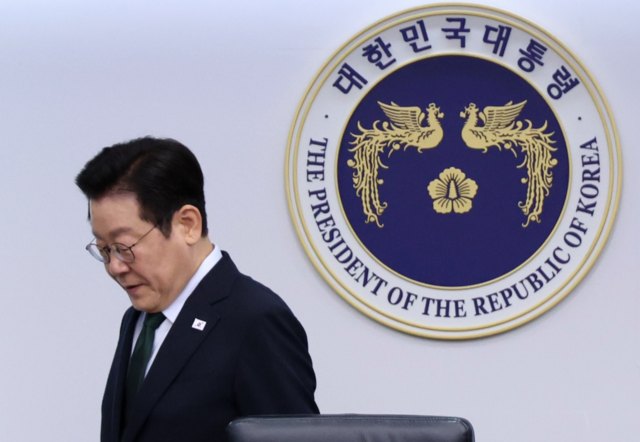 이재명 대통령이 13일 용산 대통령실에서 수석보좌관회의에 참석하고 있다.