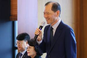 “시 엑스포는 세계최초… 서울은 하나의 시집”