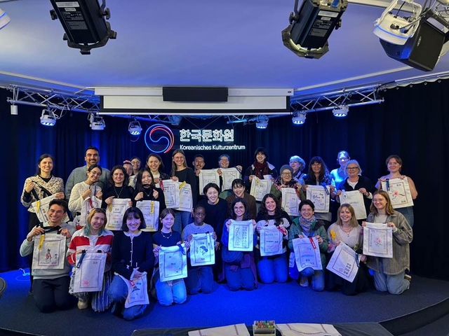 독립기념관은 광복 80년을 맞이해 주독일한국문화원과 공동으로 지난 10일 (현지시간) 독일 베를린 베를린한국문화원에서 ‘한국 독립운동과 한글’을 주제로 한 전시회 개막식 후 워크숍을 갖고 있다. 독립기념관 제공