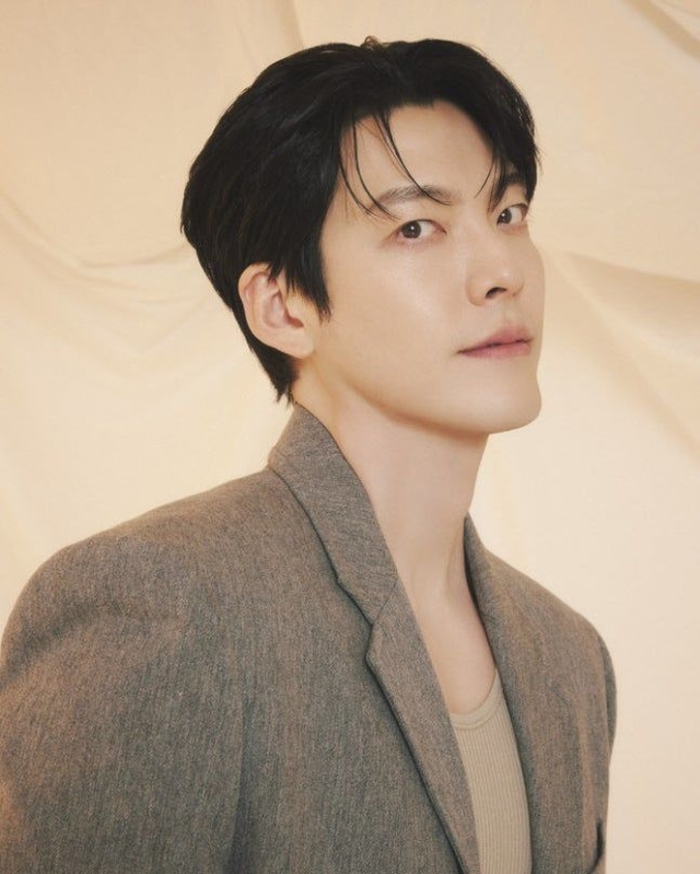 배우 김우빈