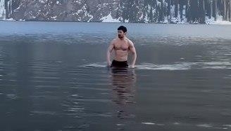 카자흐스탄 호수에 들어간 두로프 TCA 캡처