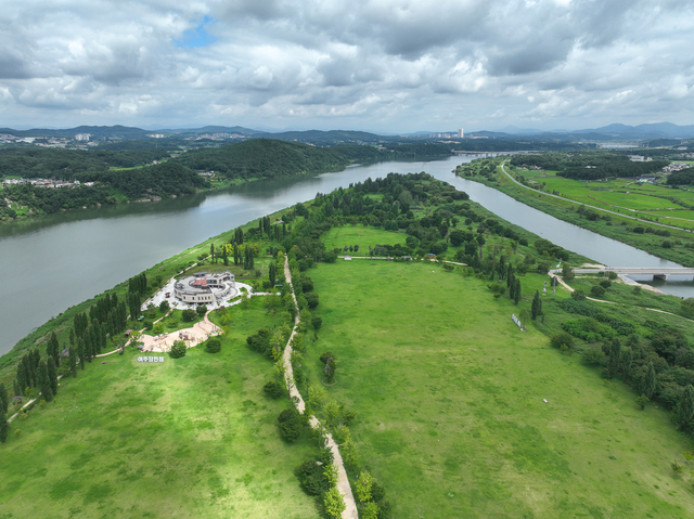 수변공원이 조성되는 경기 여주시 강천섬 전경. 여주시청 제공