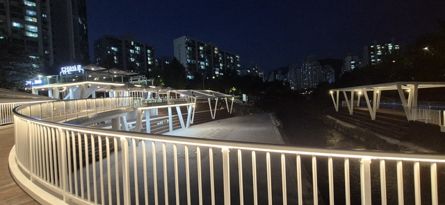 서울 노원구 당현마루 달빛브릿지에서 바라본 모습. 노원구청 제공