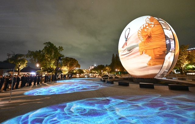 ‘아시아태평양경제협력체(APEC) 정상회의’를 앞두고 경주보문잔지에서 열린 ‘빛의 향연’ 시연 모습. 경북도청 제공