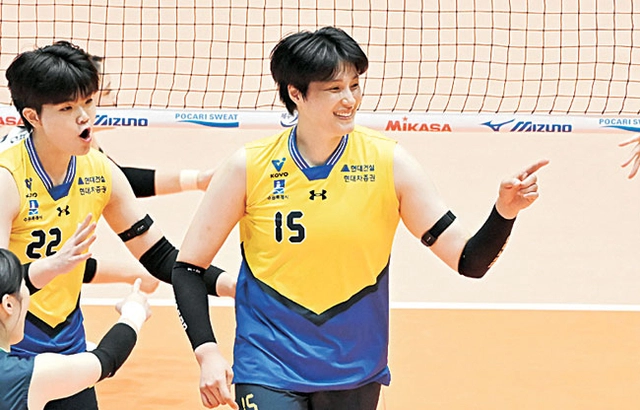 IBK기업은행 창단멤버 김희진(오른쪽)은 은퇴 대신 이적을 선택했다. KOVO 제공