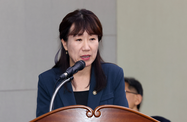 강윤진 국가보훈부 차관이 16일 정부세종청사에서 열린 국회 정무위원회의 국가보훈부, 국민권익위원회 등에 대한 국정감사에서 발언하고 있다. 연합뉴스