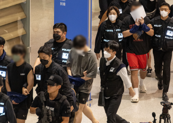  캄보디아 송환자에 제공된 ‘특별한 기내식’