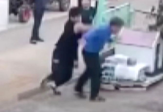 지난해 10월 13일 전남 무안의 한 주택가에서 70대 남성을폭행해 숨지게 한 10대가 징역 2년을 선고 받았다. JTBC ‘사건반장’ 캡처