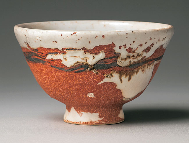 양경식 ‘운정무한’, 14(지름)×9(높이)㎝, 백조형토, 유백유, 환원소성, 2025.