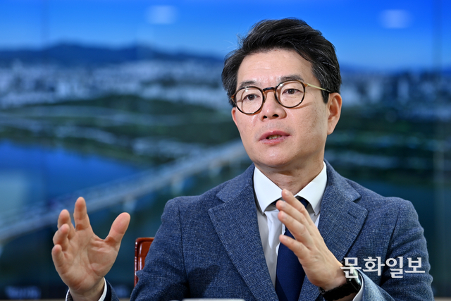 정원오 성동구청장이 지난 3월 서울 성동구청에서 문화일보와 인터뷰하고 있다. 백동현 기자
