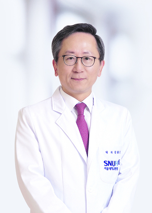 항상 낮은 자세로 환자 치료하고 돌보는 ‘따뜻한 의사’[고맙습니다]