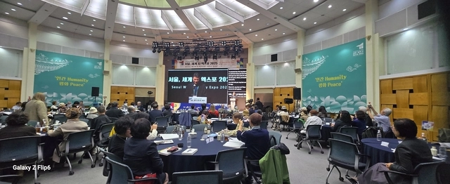 장석남 시인의 시를 듣는 행사장 전경