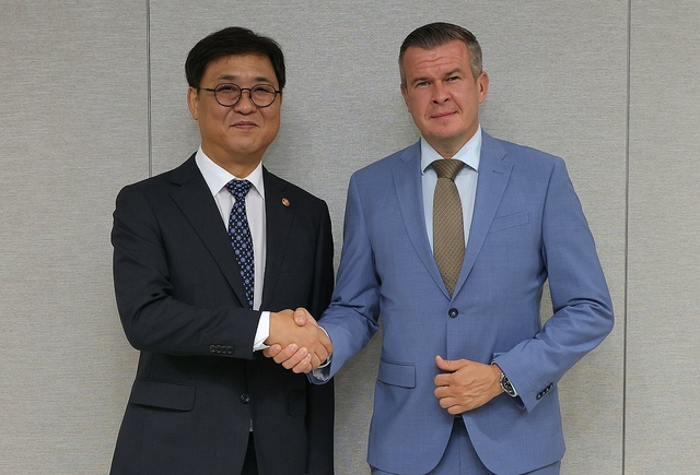 최휘영 문체부 장관과 위톨드 세계도핑방지기구 회장.  문체부 제공