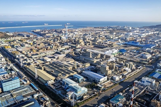 울산 울주군에 위치한 고려아연 온산제련소. 고려아연 제공