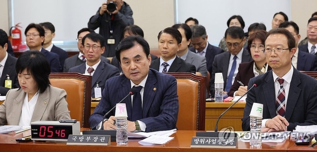 안규백 국방부 장관이 5일 서울 여의도 국회에서 열린 국방위원회 전체회의에서 질의에 답하고 있다.연합뉴스