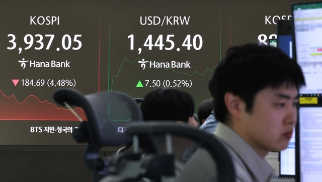 5일 서울 을지로 하나은행 본점 딜링룸 현황판에 코스피가 표시되고 있다. 연합뉴스