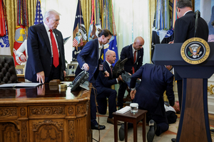 백악관서 ‘기절’