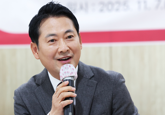 장동혁 국민의힘 대표가 7일 경기도 용인시 수지구의 한 아파트 단지에서 열린 ‘부동산 정책 정상화 특별위원회-부동산 대책 경기도 현장 간담회’에서 발언하고 있다. 연합뉴스