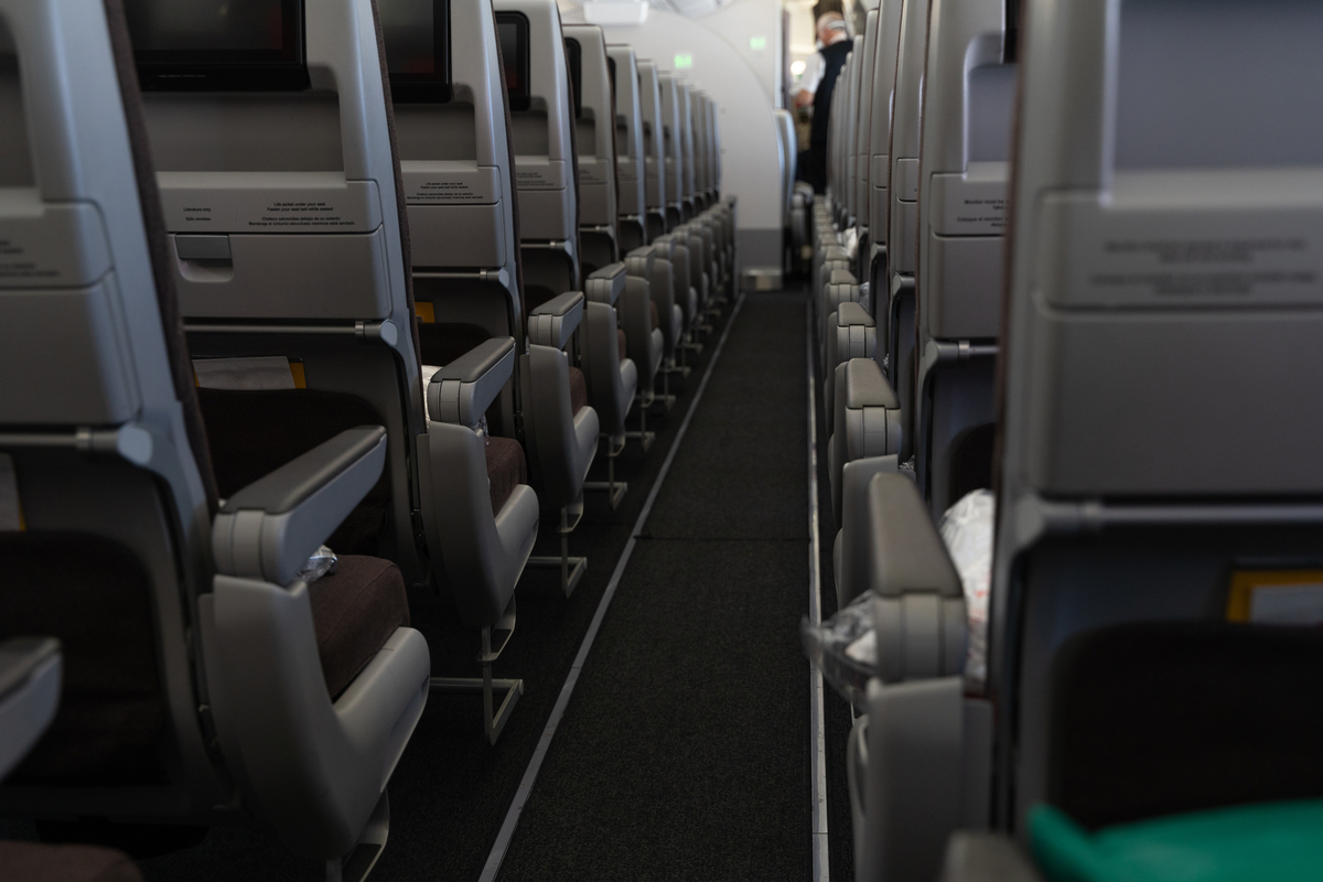 “아내인 줄 알았어요”…기내서 옆자리 12세 소녀 성추행한 남성의 황당 변명